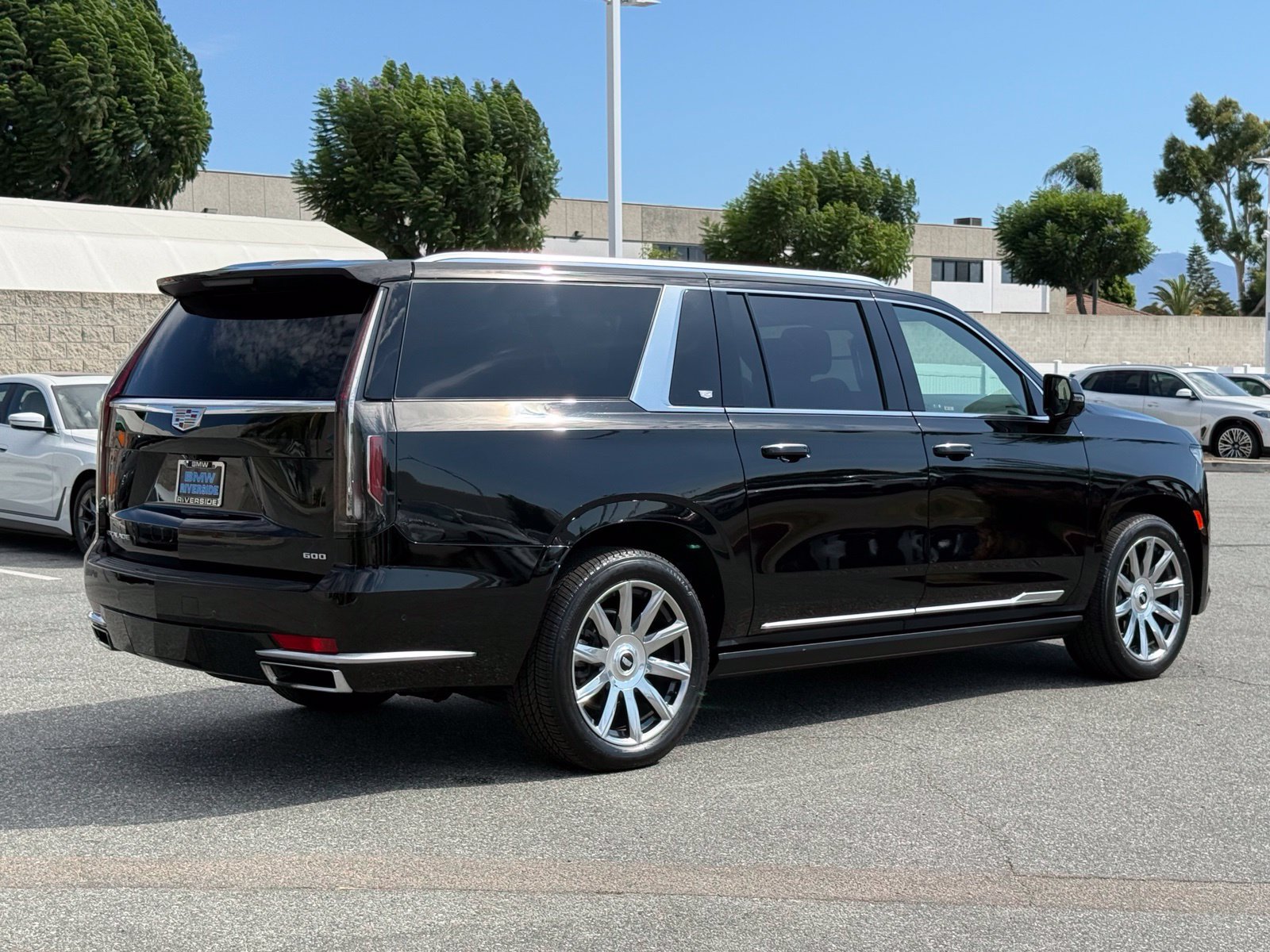 Used 2024 Cadillac Escalade ESV Premium Luxury Platinum AWD/4WD image 10