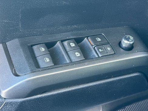 Used 2018 Toyota Tacoma TRD Off-Road w/ Technology Package image 12