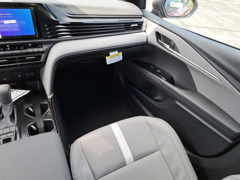 New 2025 Toyota Camry SE image 15