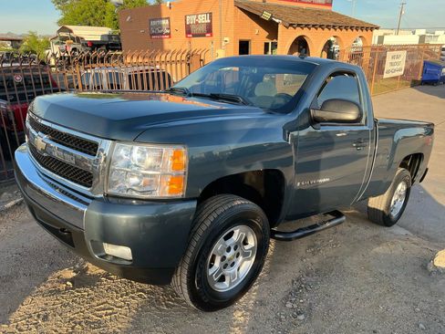 Used 2007 Chevrolet Silverado 1500 LT w/ 1LT Convenience Package image 3