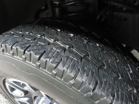 Used 2023 Ford F250 Platinum w/ FX4 Off-Road Package AWD/4WD image 9