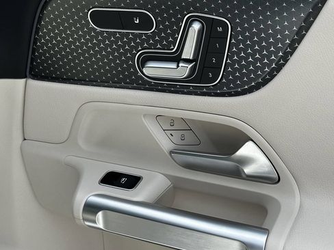 Certified 2025 Mercedes-Benz GLB 250 4MATIC image 16