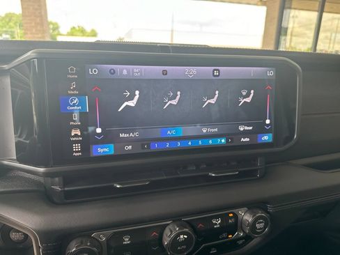 Used 2026 Jeep Wrangler Unlimited Rubicon AWD/4WD image 12