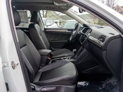 Certified 2023 Volkswagen Tiguan SE w/ Panoramic Sunroof Package image 16