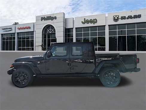 Certified 2025 Jeep Gladiator Nighthawk image 6