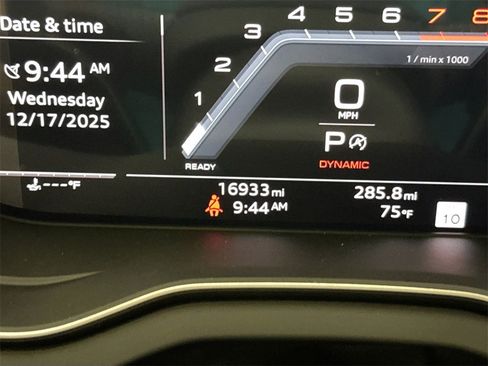 Used 2024 Audi SQ5 Prestige image 12