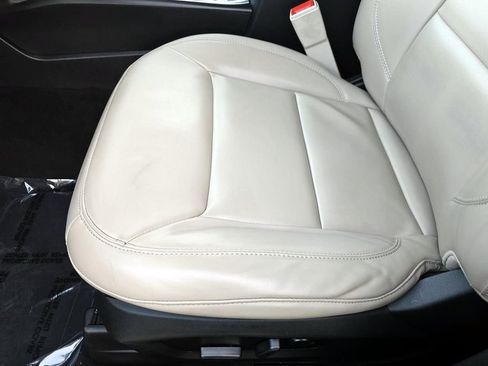 Used 2021 Ford Explorer XLT w/ Equipment Group 202A image 25