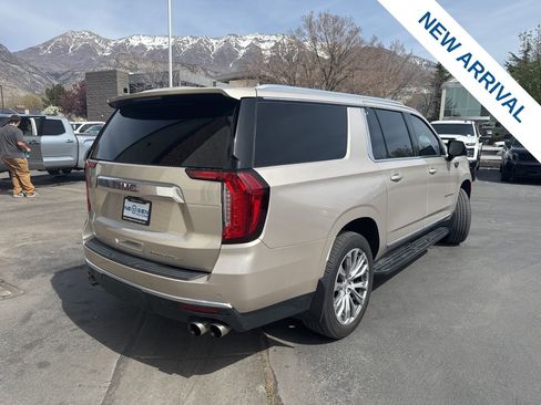 Used 2021 GMC Yukon XL Denali image 7