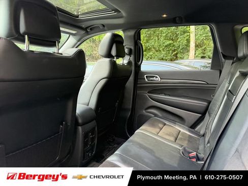Used 2019 Jeep Grand Cherokee Altitude AWD/4WD image 10