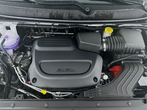 New 2025 Chrysler Pacifica Select w/ Fav Edition Package image 18