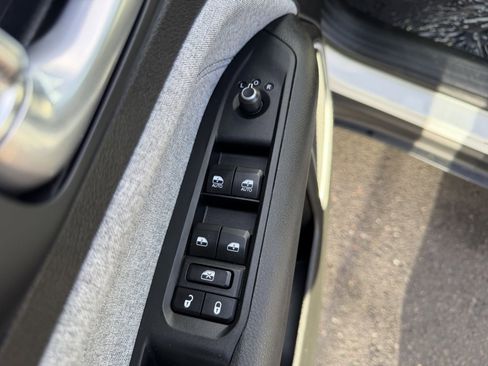 Used 2024 Jeep Compass Latitude image 13