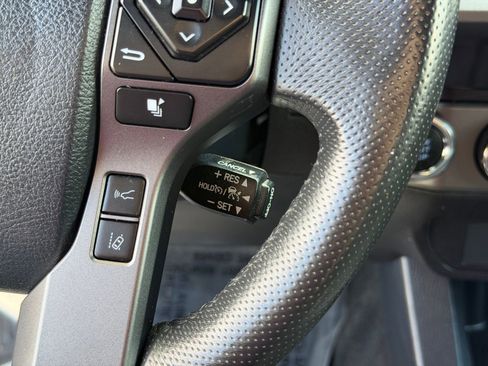 Used 2019 Toyota Tacoma TRD Sport image 17