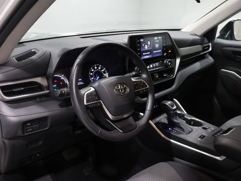 Used 2022 Toyota Highlander LE image 14