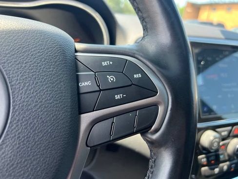 Used 2020 Jeep Grand Cherokee Altitude AWD/4WD image 10
