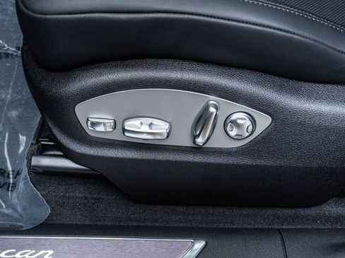 Used 2025 Porsche Macan image 24