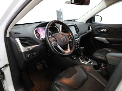 Used 2017 Jeep Cherokee Trailhawk w/ Cold Weather Group image 11