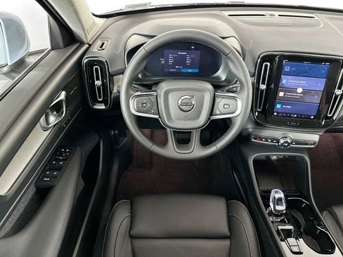 Used 2025 Volvo XC40 B5 Ultra w/ Climate Package image 20