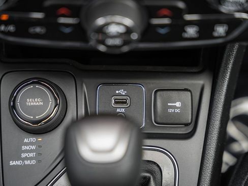 Used 2019 Jeep Cherokee Limited AWD/4WD image 27
