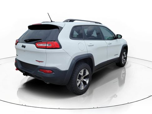 Used 2015 Jeep Cherokee Trailhawk w/ Comfort/Convenience Group AWD/4WD image 3