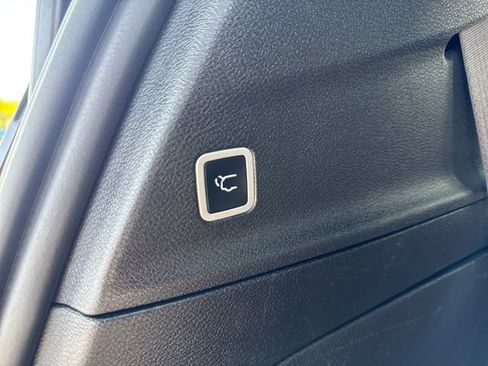 Used 2025 Chrysler Pacifica Select FWD image 37