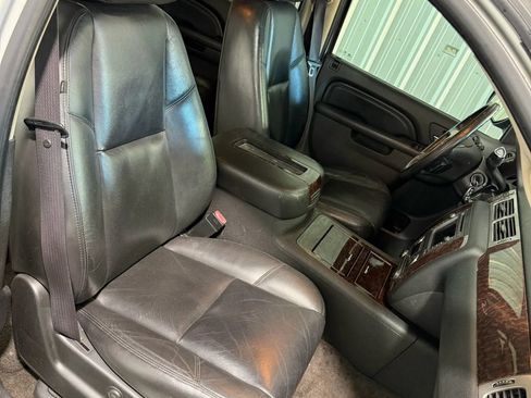 Used 2010 GMC Yukon Denali RWD image 25