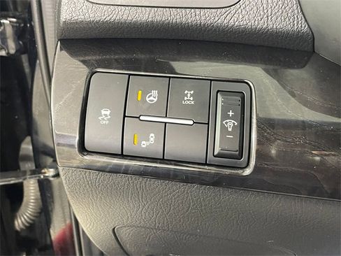 Used 2015 Kia Sorento SX image 16
