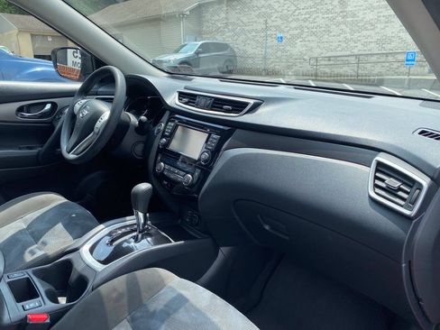 Used 2016 Nissan Rogue SV w/ SV Premium Package AWD/4WD image 17