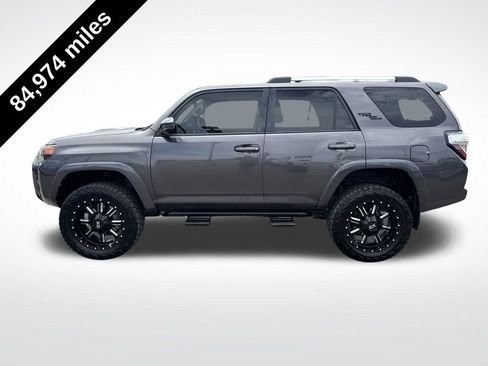Used 2018 Toyota 4Runner TRD Off-Road AWD/4WD image 2