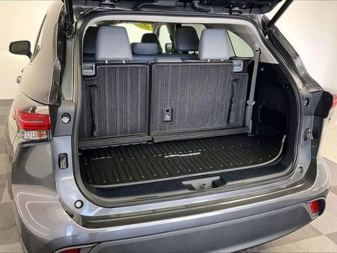 Used 2023 Toyota Highlander XLE FWD image 28