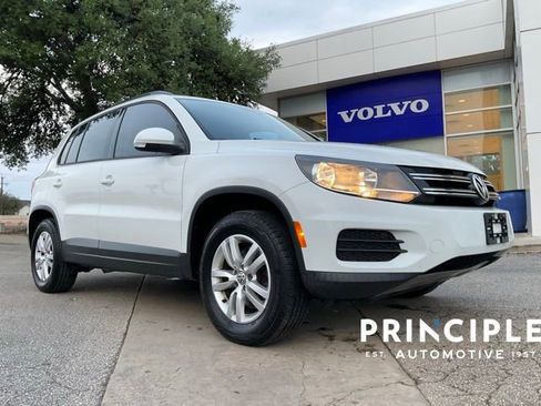 Used 2017 Volkswagen Tiguan S image 1