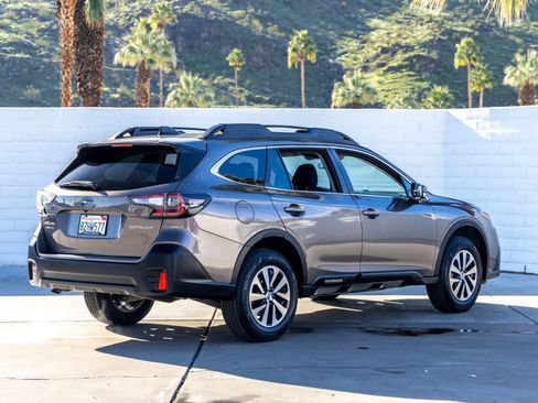 Used 2022 Subaru Outback Premium image 10