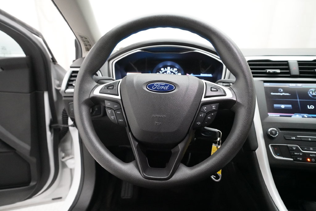 Used 2016 Ford Fusion SE FWD image 4