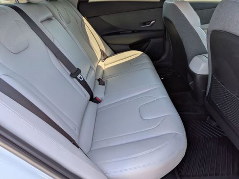 Certified 2024 Hyundai Elantra Limited image 19