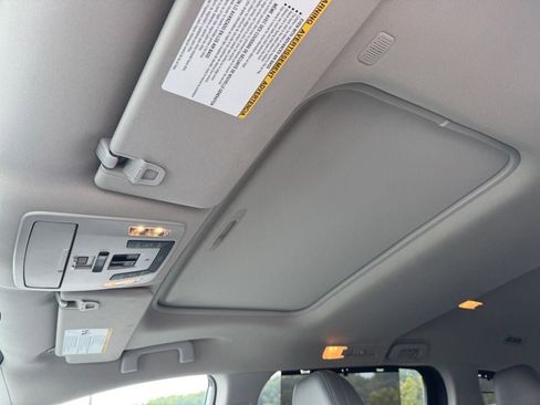 Certified 2024 Toyota Sienna Limited image 15