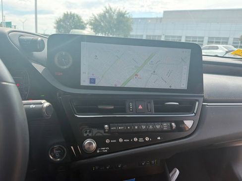 Used 2025 Lexus ES 300h w/ Premium Package FWD image 4