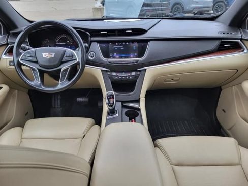 Used 2017 Cadillac XT5 Luxury w/ Driver Awareness Package AWD/4WD image 13