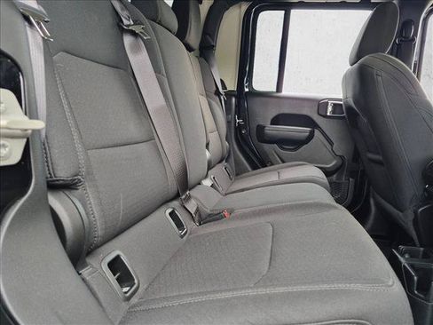 Used 2023 Jeep Gladiator Sport AWD/4WD image 19