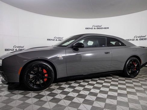 Used 2025 Dodge Charger Daytona Scat Pack w/ Track Pack image 6