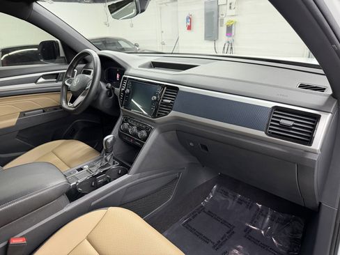 Used 2021 Volkswagen Atlas Cross Sport SEL image 16
