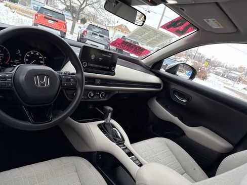 Used 2024 Honda HR-V LX image 23