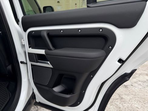 Used 2024 Land Rover Defender 110 S image 19