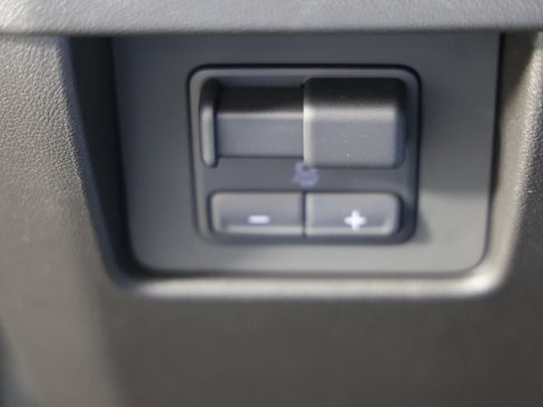 Used 2025 GMC Canyon Denali image 80