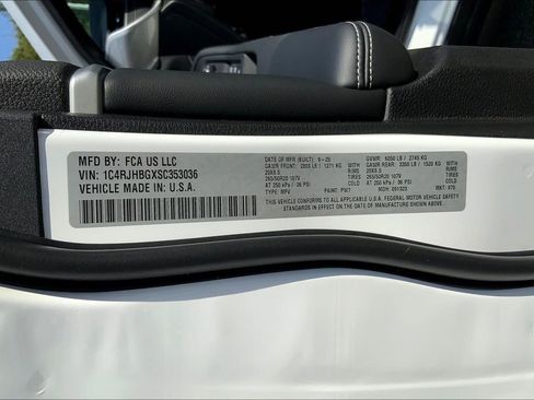 New 2025 Jeep Grand Cherokee Limited w/ Luxury Tech Group II image 13