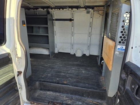 Used 2003 Chevrolet Express 2500 image 21