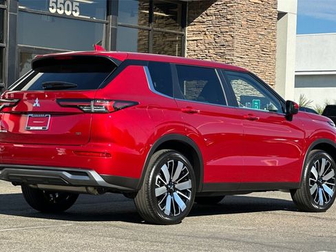 New 2025 Mitsubishi Outlander SE image 5