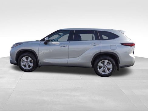 Certified 2024 Toyota Highlander LE image 7