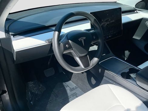 Used 2025 Tesla Model Y Long Range AWD/4WD image 9