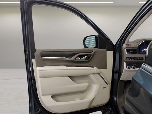 Used 2022 GMC Yukon XL Denali image 28