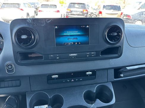 Used 2023 Mercedes-Benz Sprinter 1500 image 12