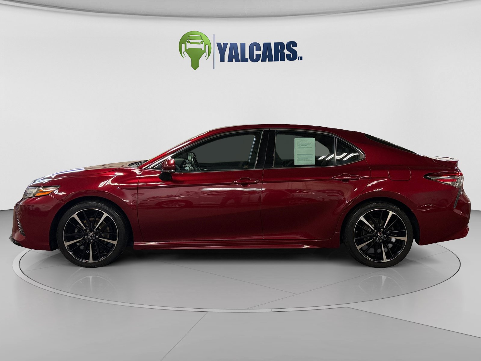 Used 2018 Toyota Camry XSE FWD image 2